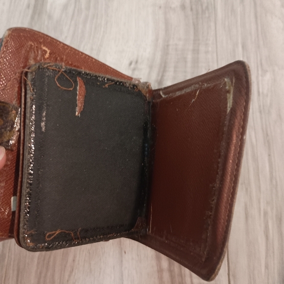 LOUIS VUITTON Monogram Compact Zip Wallet - Picture 12 of 16